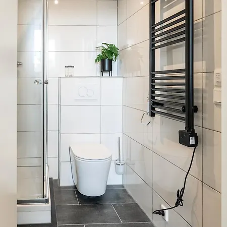 Newly Renovated With Fast Wifi, Near Poppodium013 Apartment