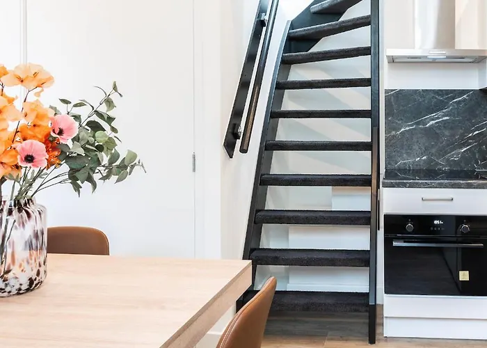 Newly Renovated With Fast Wifi, Near Poppodium013