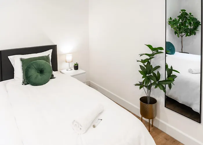 Newly Renovated With Fast Wifi, Near Poppodium013 Apartment