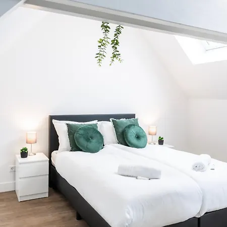 Newly Renovated With Fast Wifi, Near Poppodium013